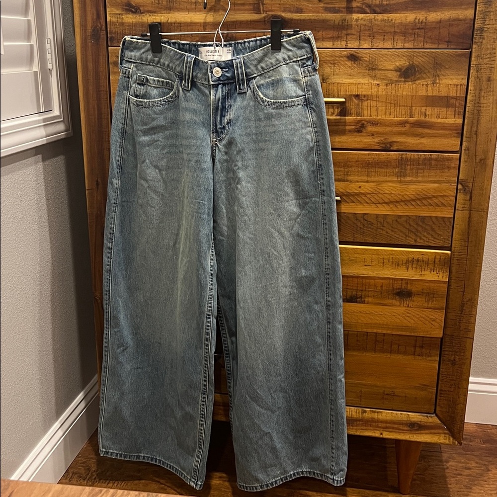 Hollister Low-Rise Super Baggy Jeans Size 2 Short